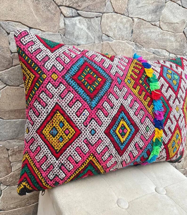 Vintage Berber kilim cushion cover: Moroccan wool cushion