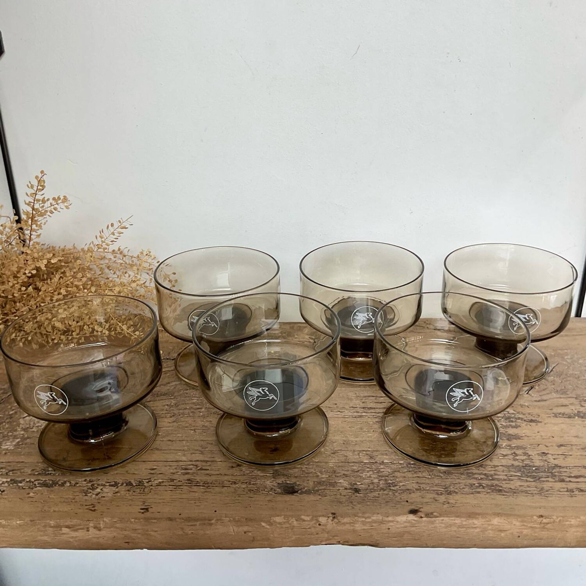 6 coupes pieds fumés « Mobil »