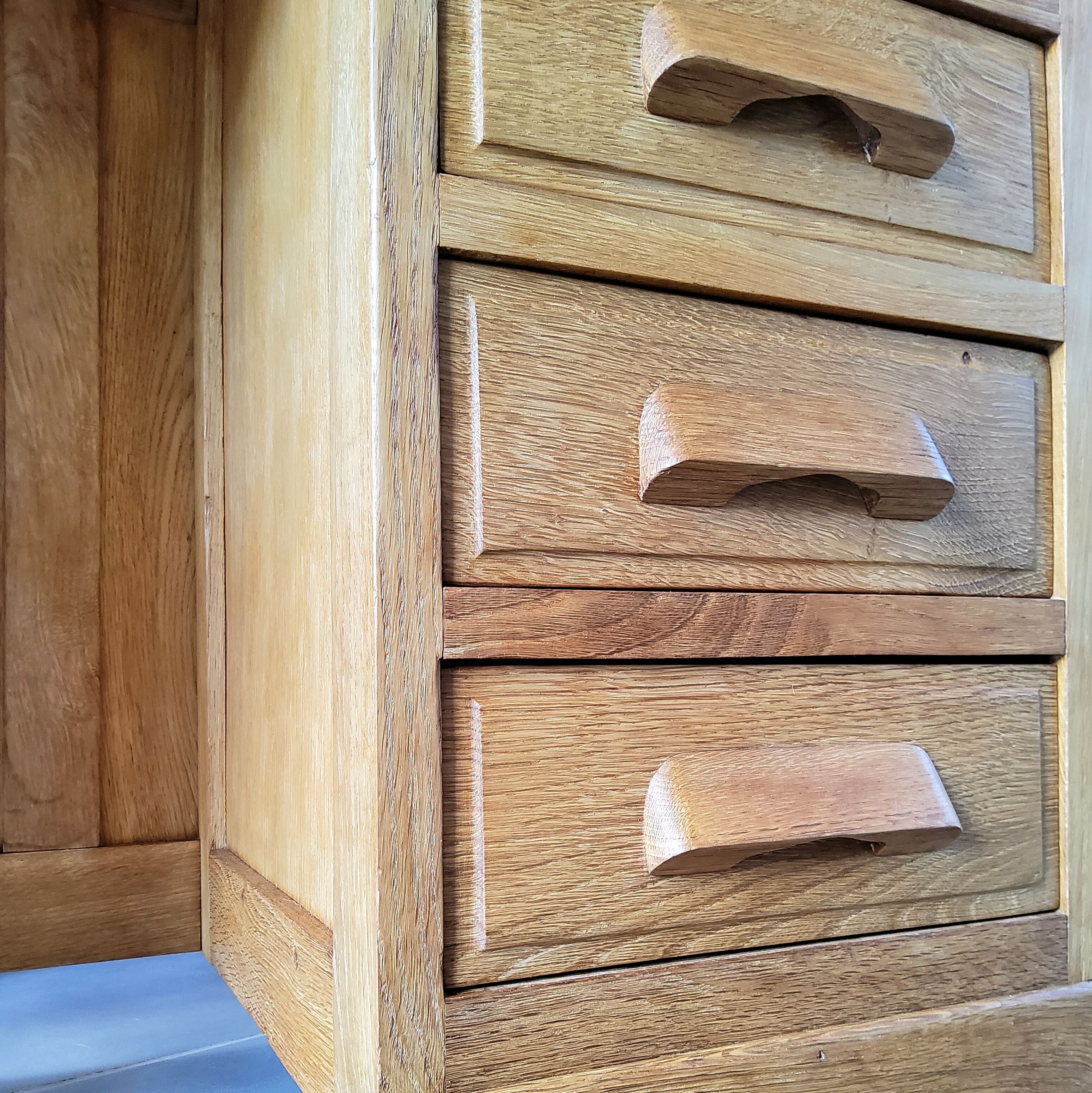 Expandable child desk