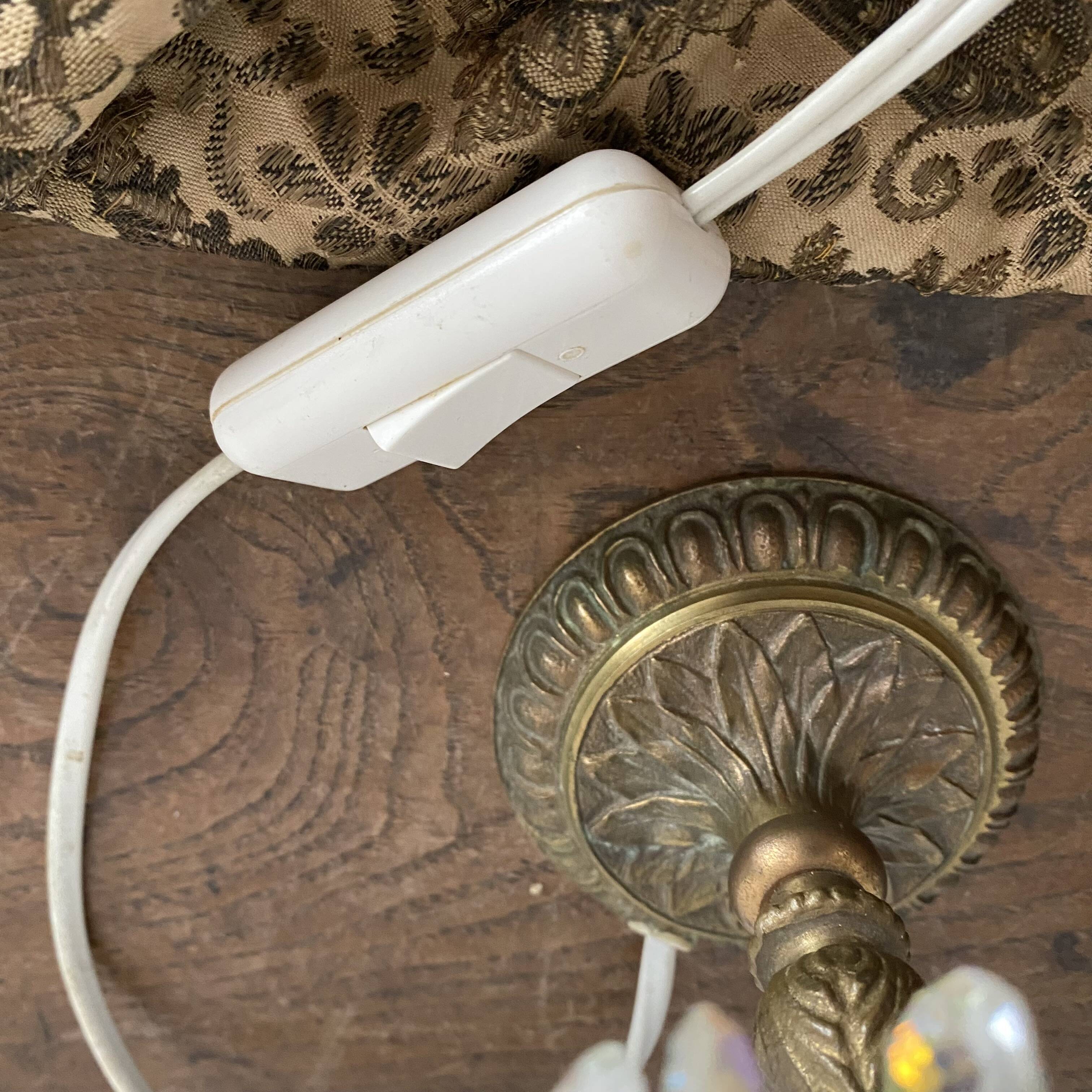 Lampe  pampilles et laiton doré  H 30 cm