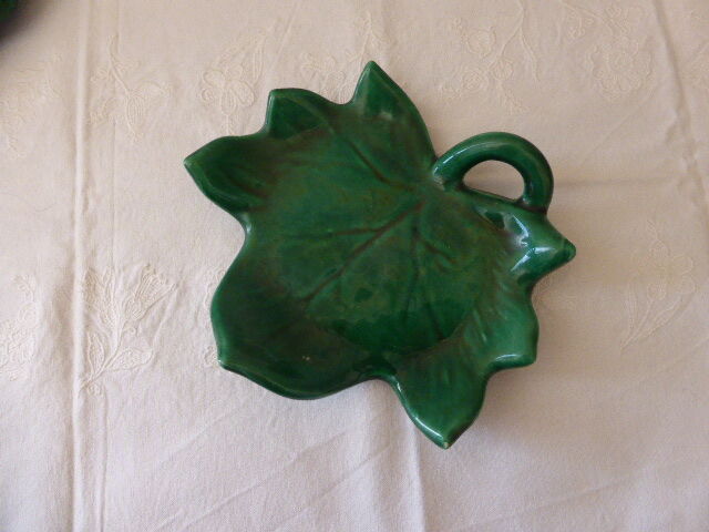 Set of 3 dishes in the shape of a ceramic leaf 1960
