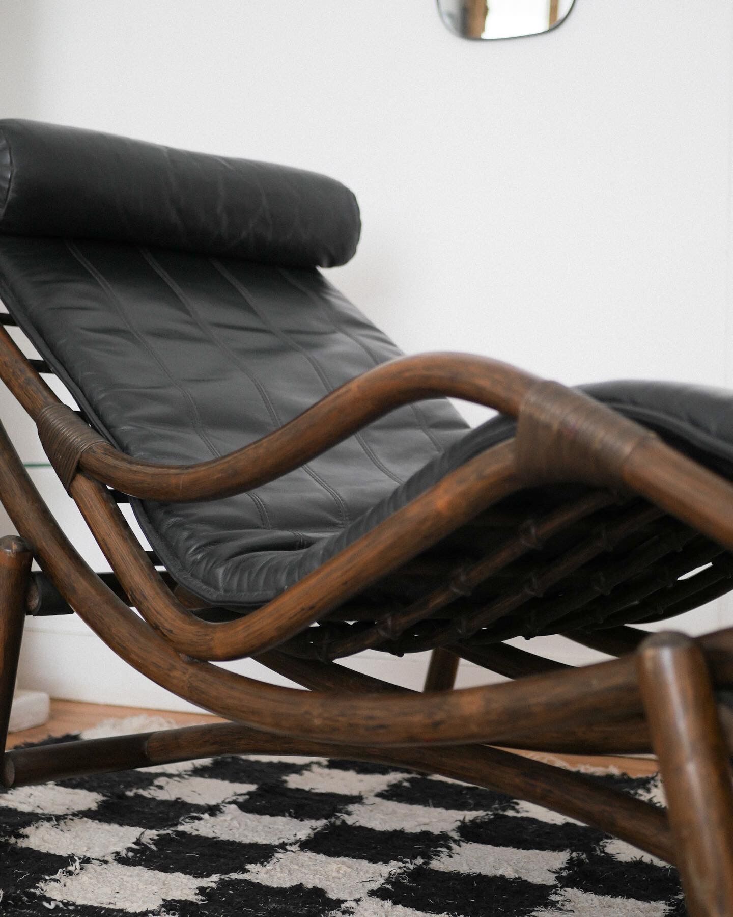 Rattan chaise longue