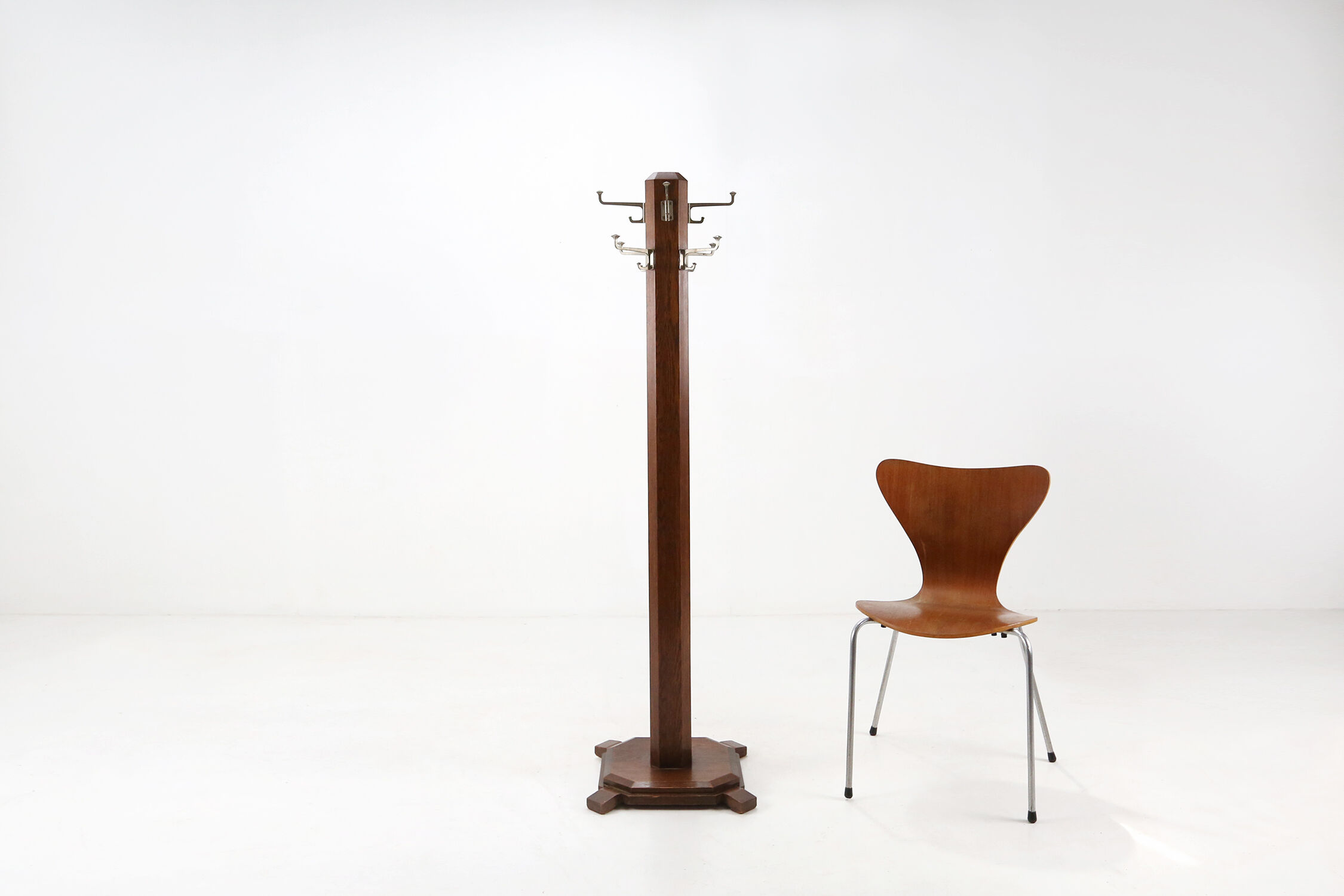 Porte-manteau art déco des années 1920