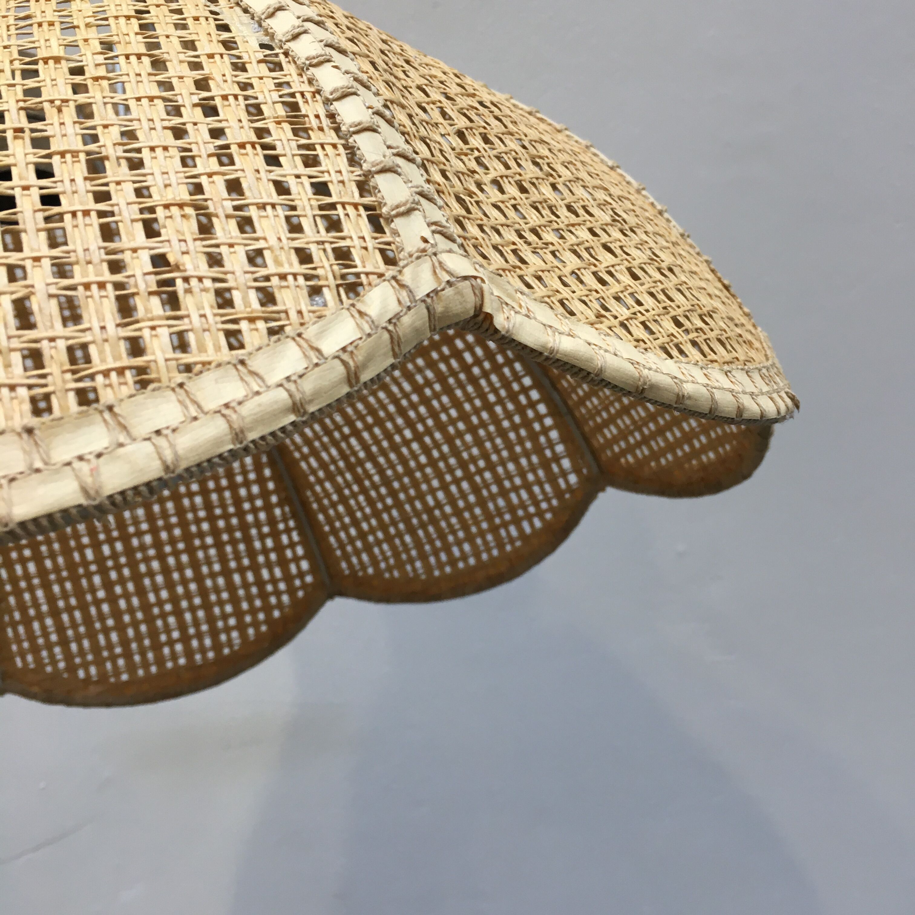 Vintage suspension in natural fibers