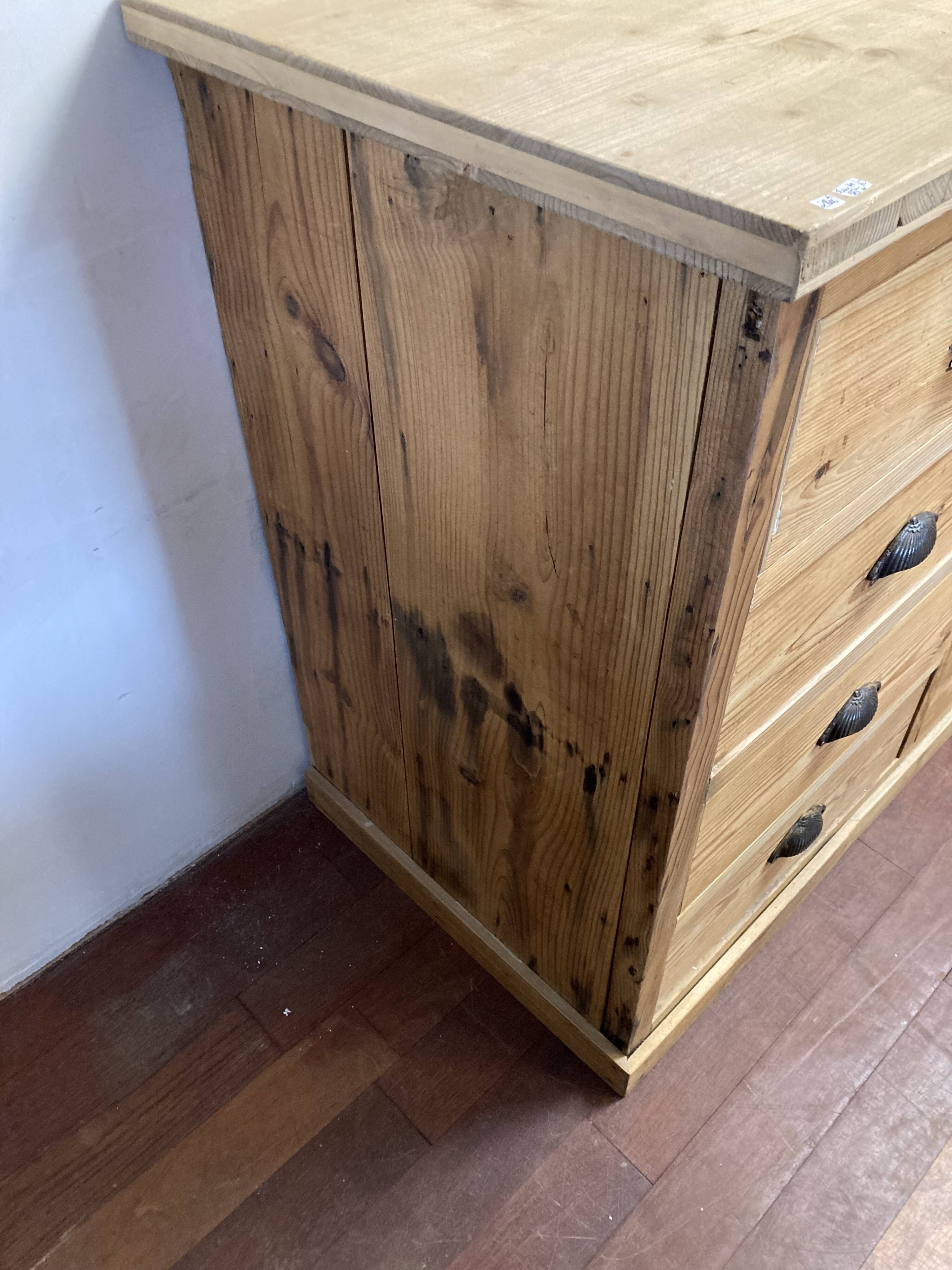 Drawer cabinet