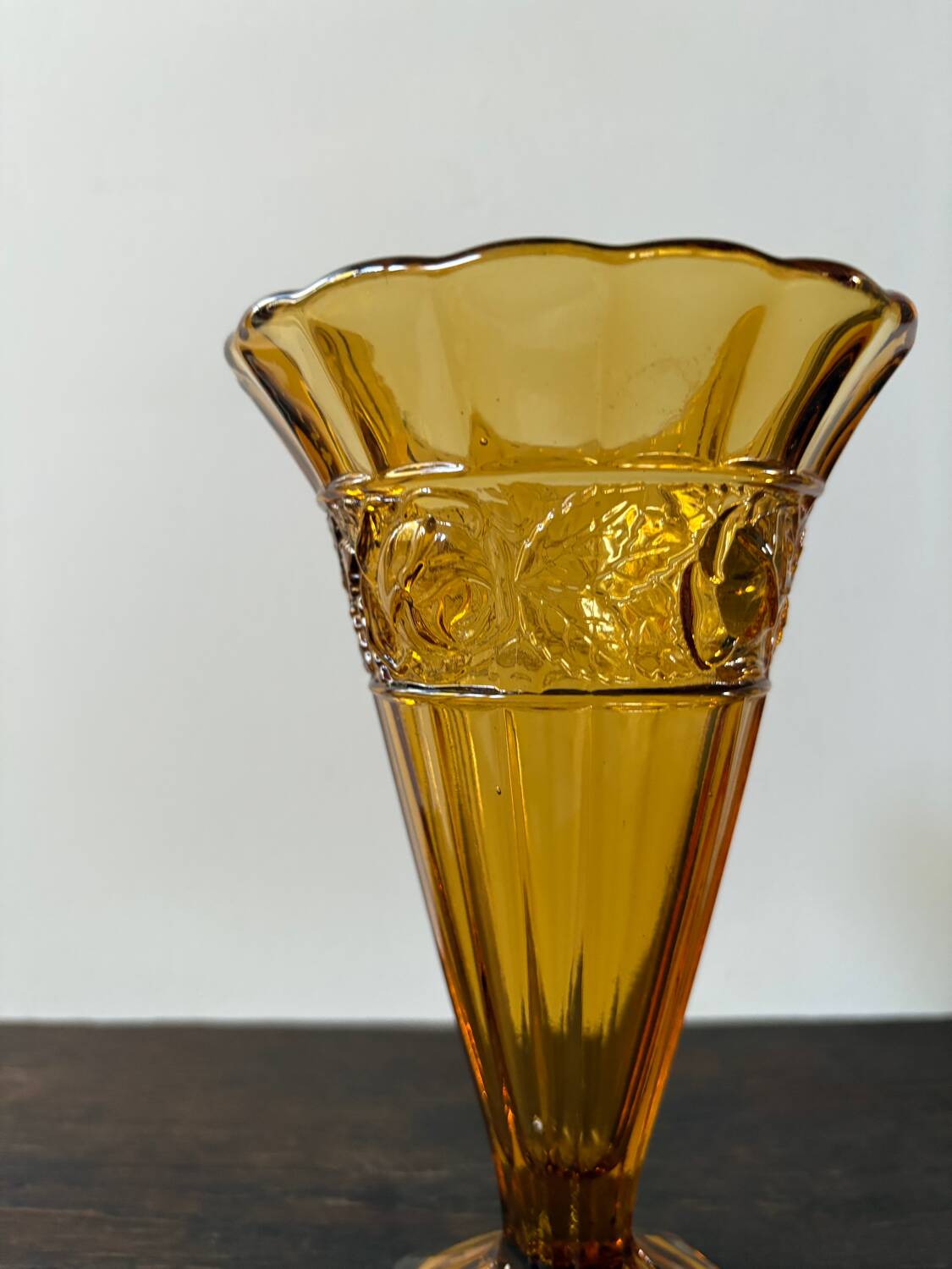 Art Deco amber cup-shaped vase with rose motifs
