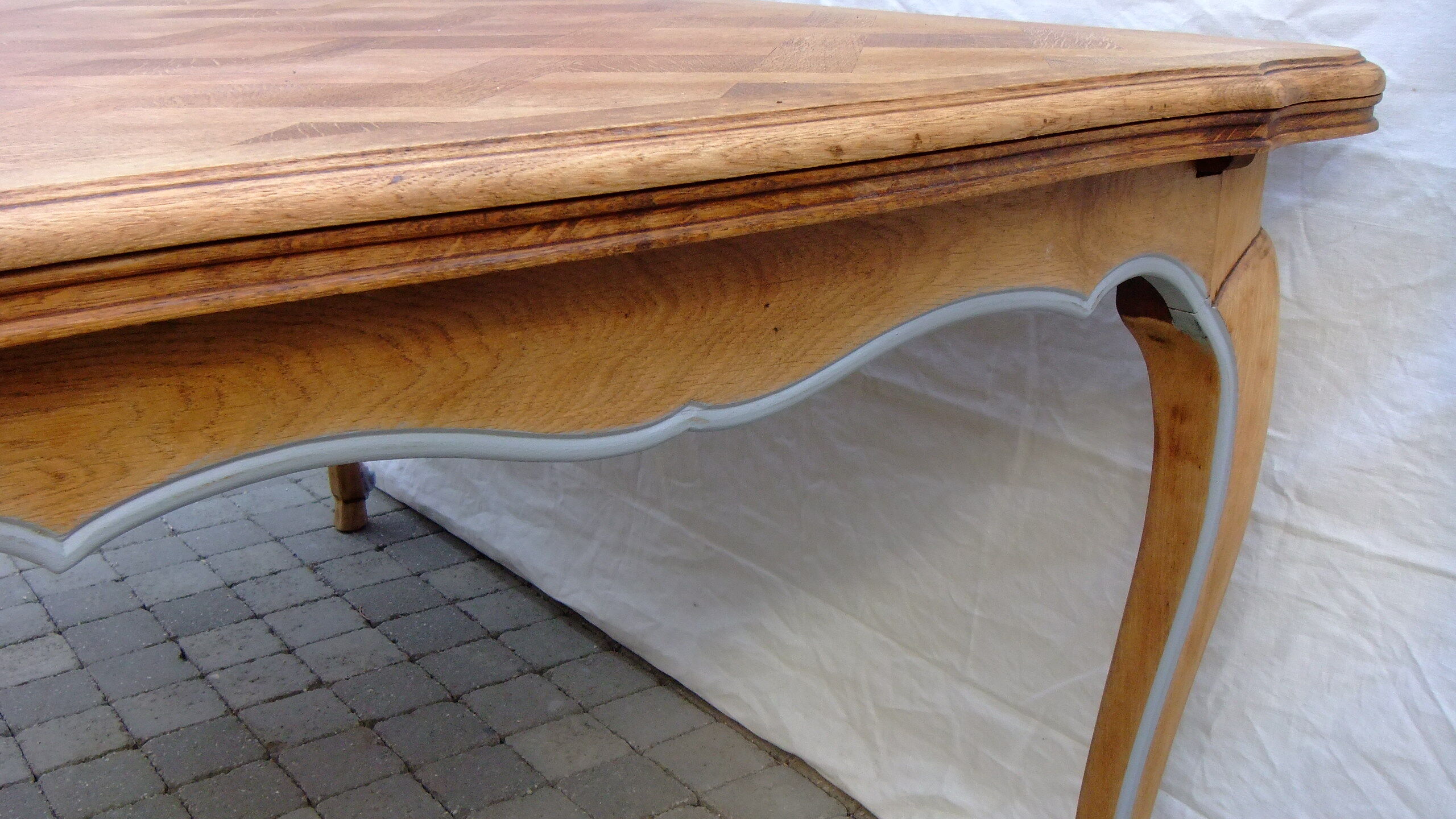 Italian table in clear chechen