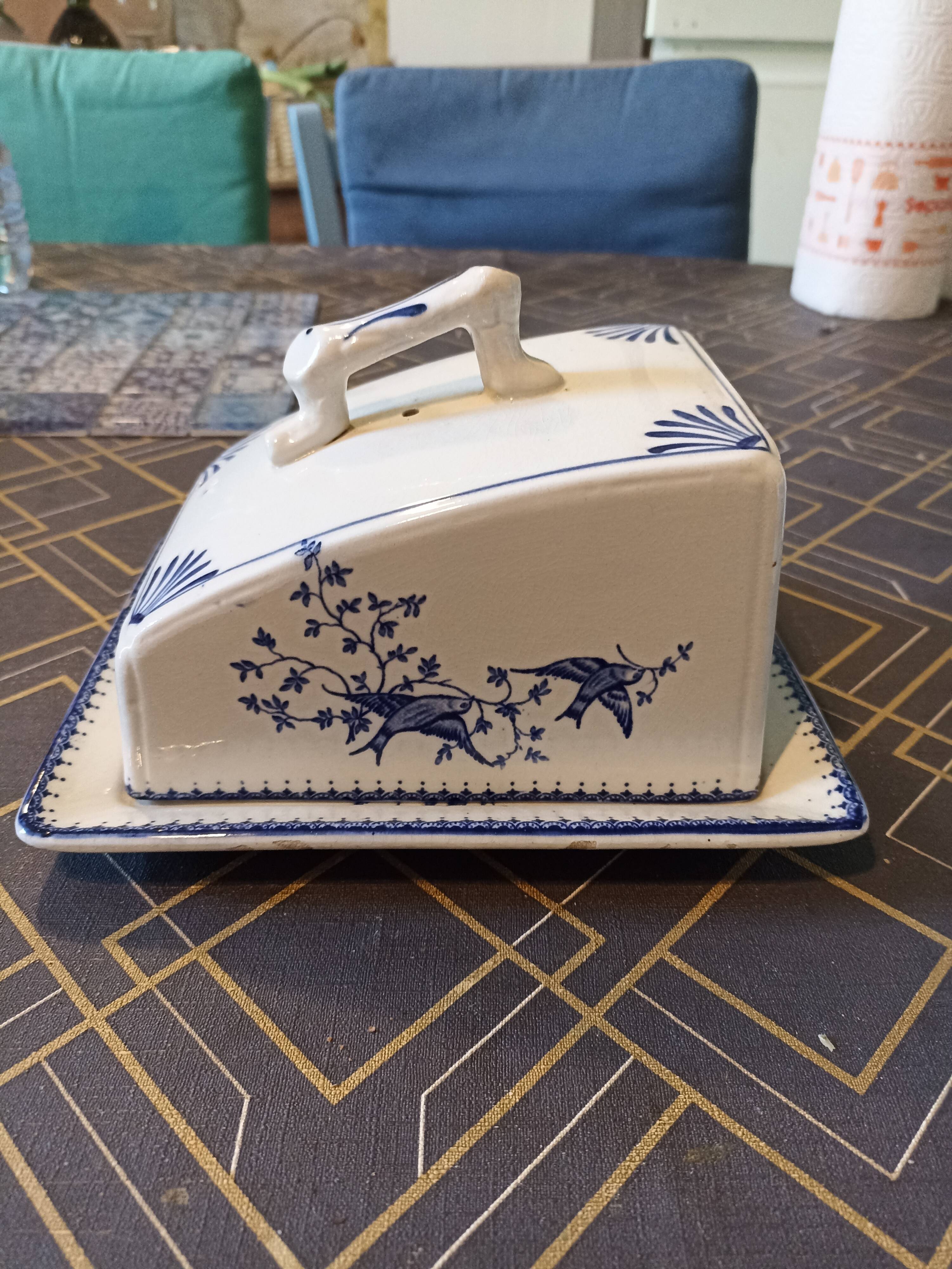 Butter maker in English porcelain