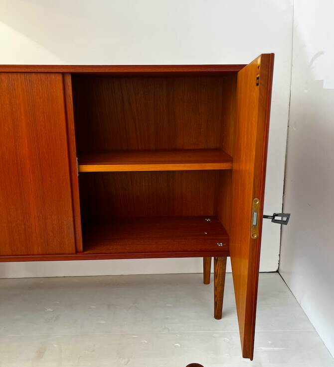 Buffet enfilade étroite scandiinave en teck
