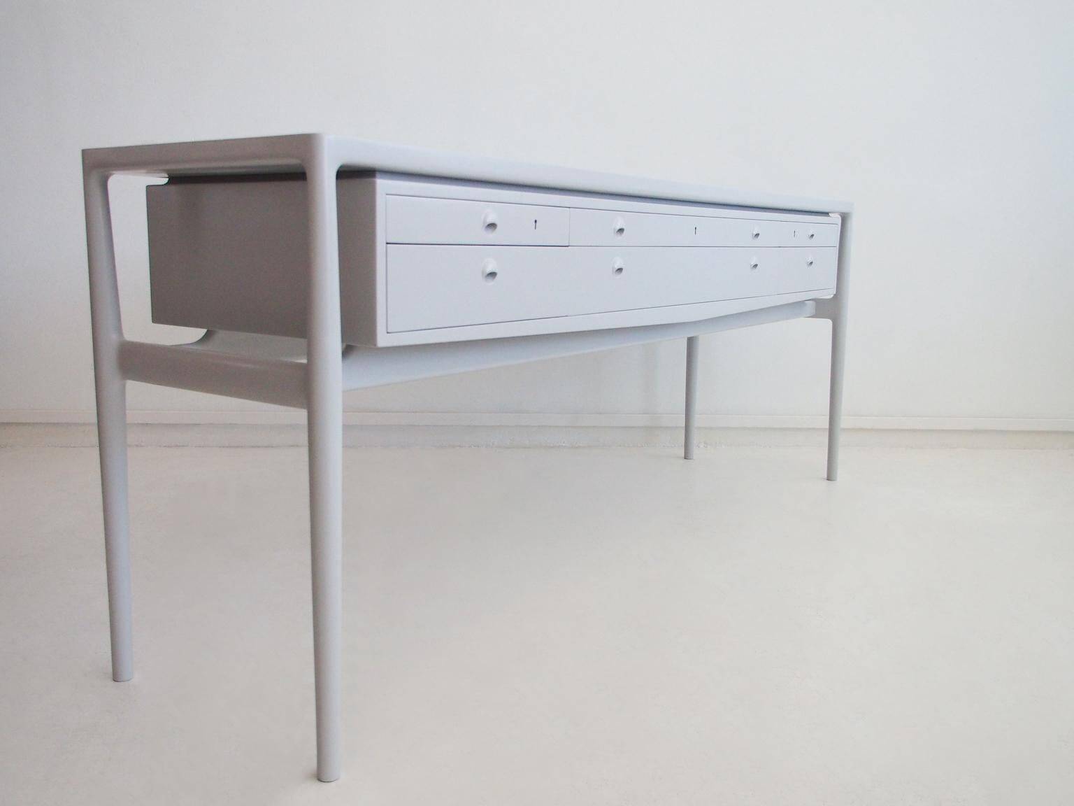 Helge Vestergaard-Jensen - Painted wooden enfilade in light grey