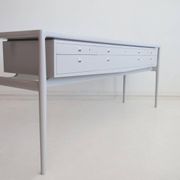 Enfilade en bois peint en gris clair, Helge Vestergaard-Jensen