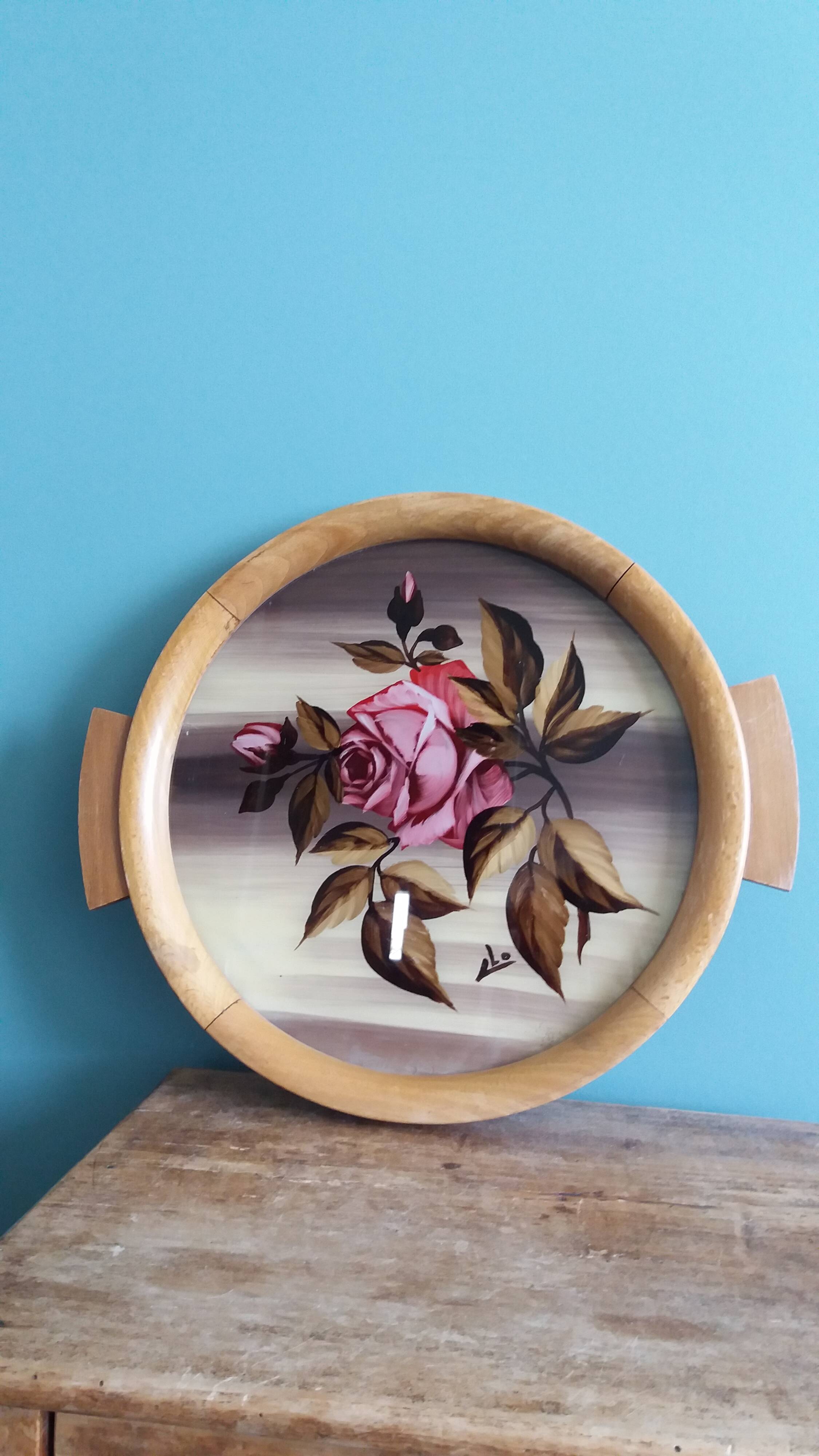 Round Art Deco plate, painted decoration signed, roses