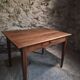 Table française ancienne en noyer avec tiroir, vers 1900–1920