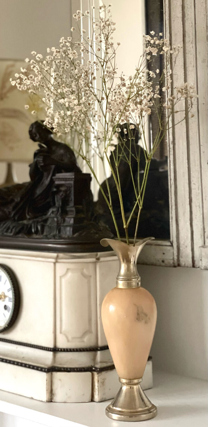 2 alabaster soliflores