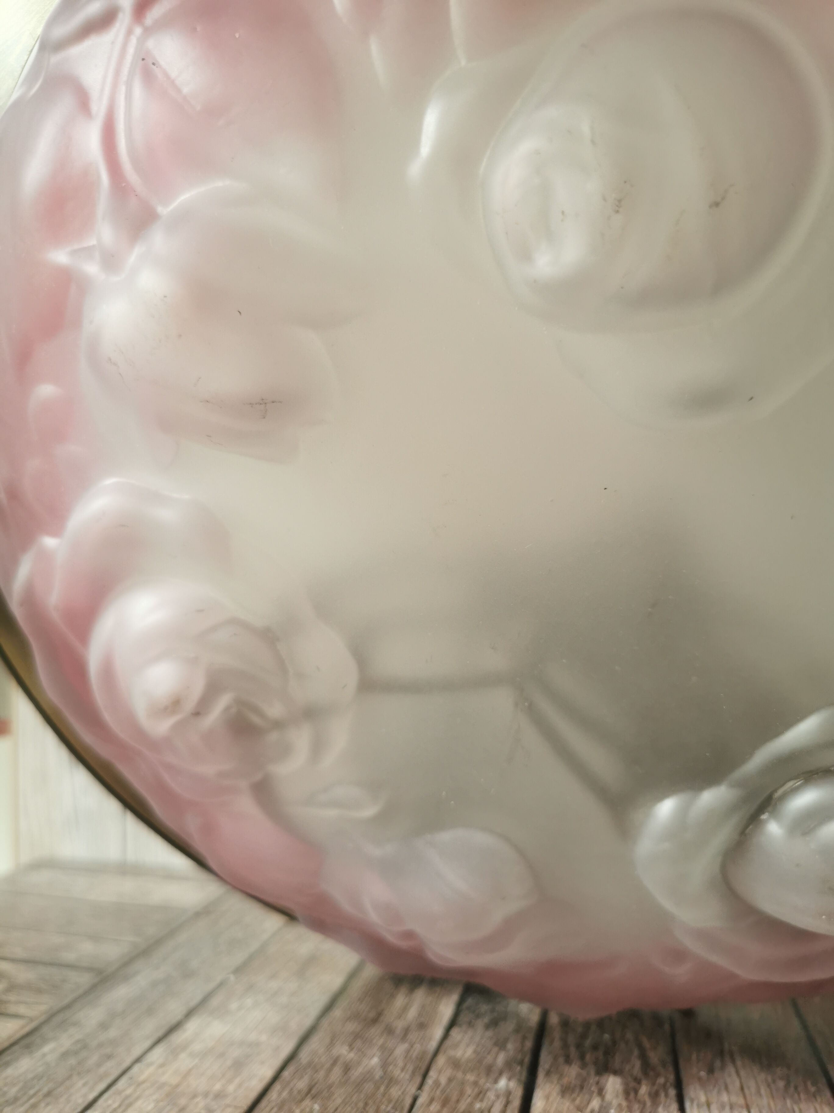 Suspension pink glass paste