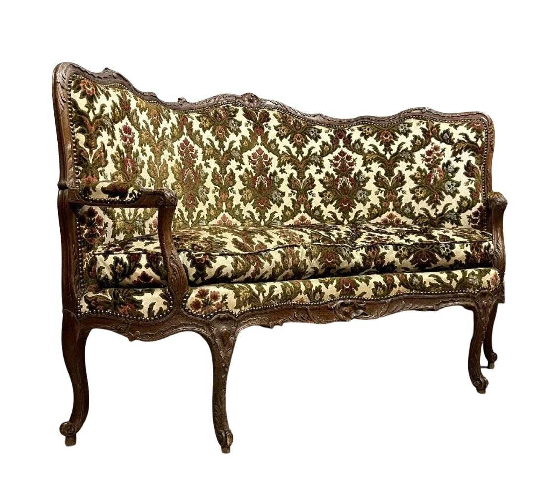 Rare Banquette d'angle / caqueteuse style Louis XV en bois sculpté