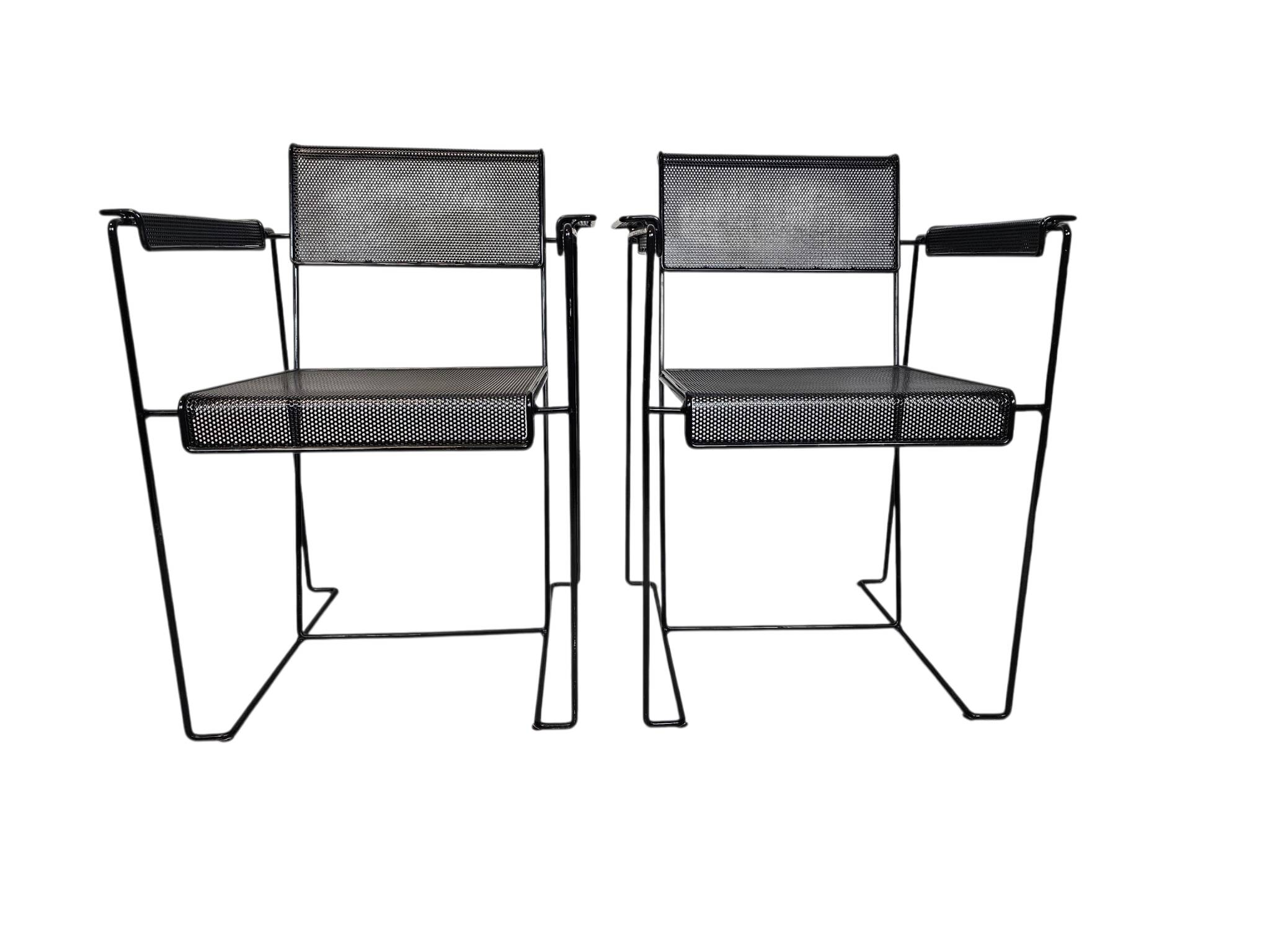 Style Pilastro - Postmoderne - (2) chaises - acier perforé - design néerlandais