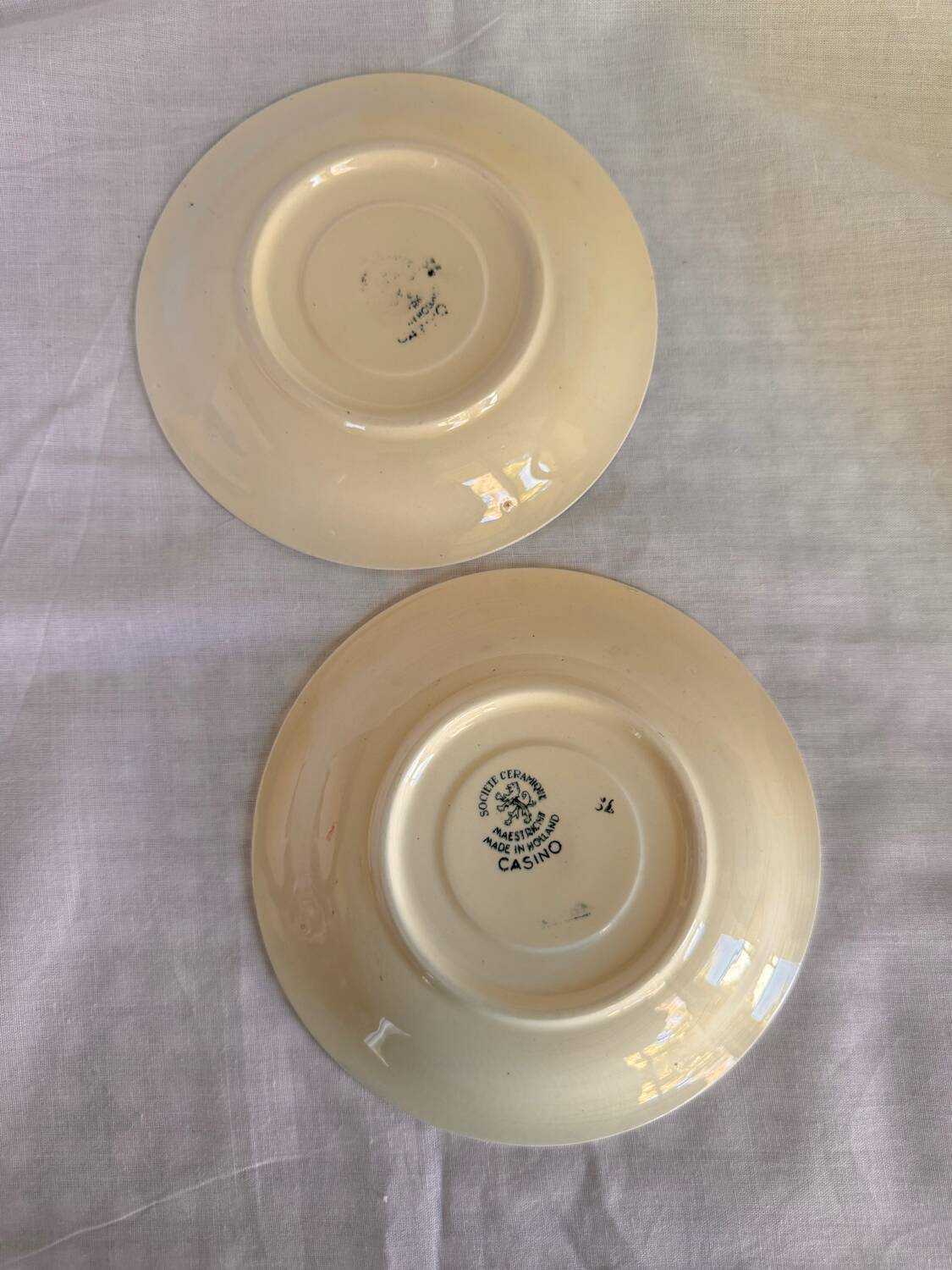 Ensemble de 2 petites assiettes en faïence hollandaise de Maestricht