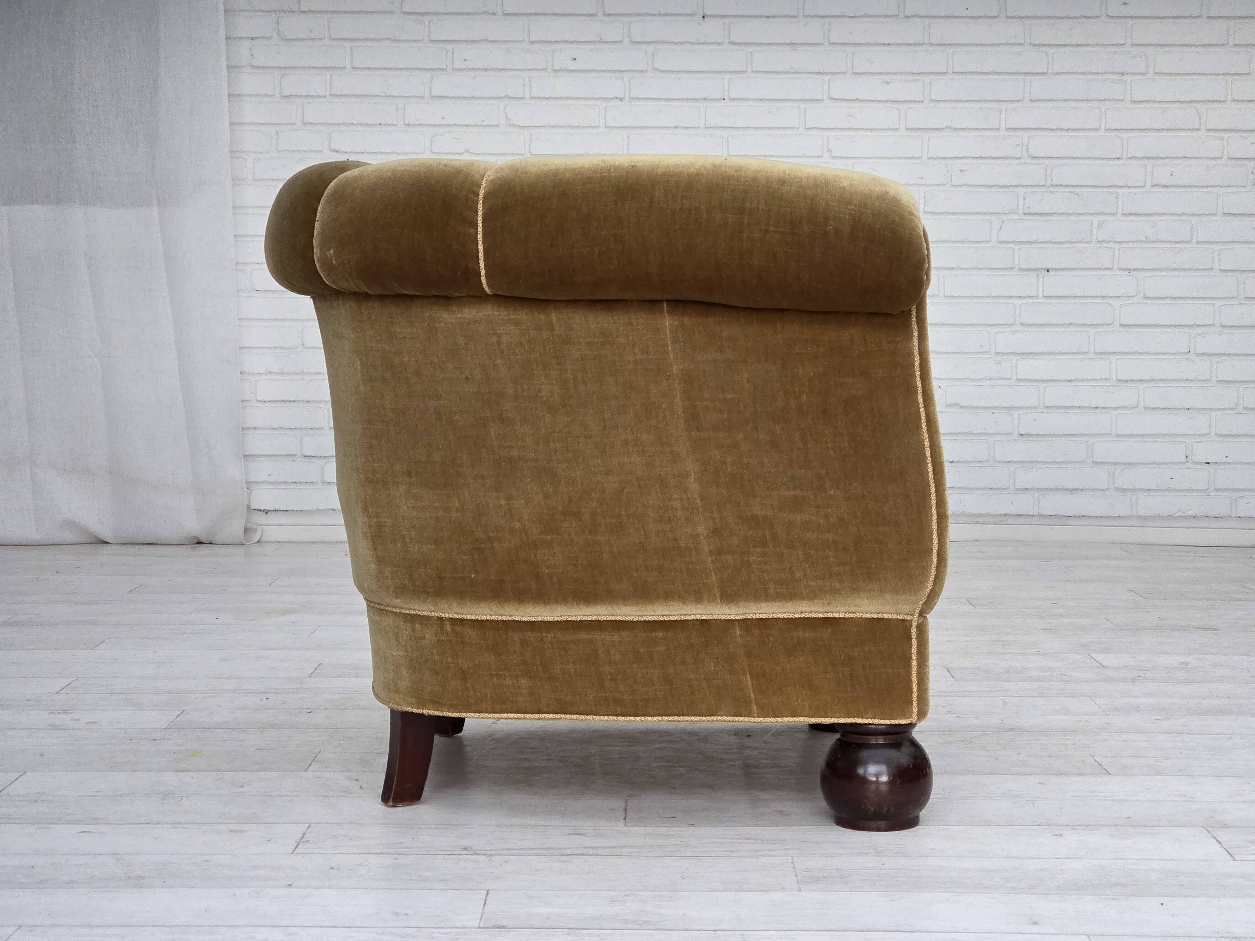 Fauteuil danois en velours vert clair et chêne, années 1960