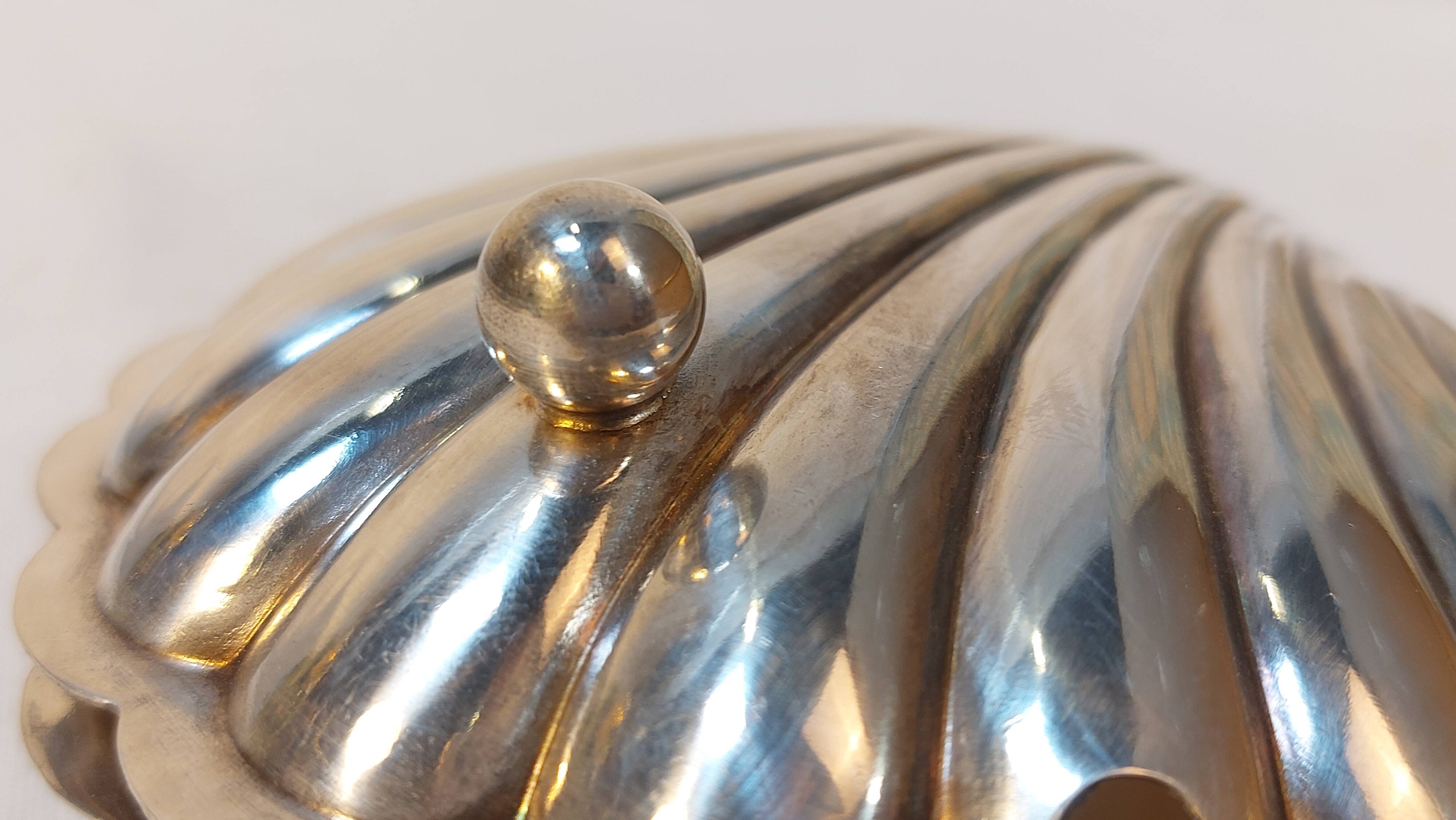 Silver-plated metal shell table butter dish with hallmarks - Art Deco