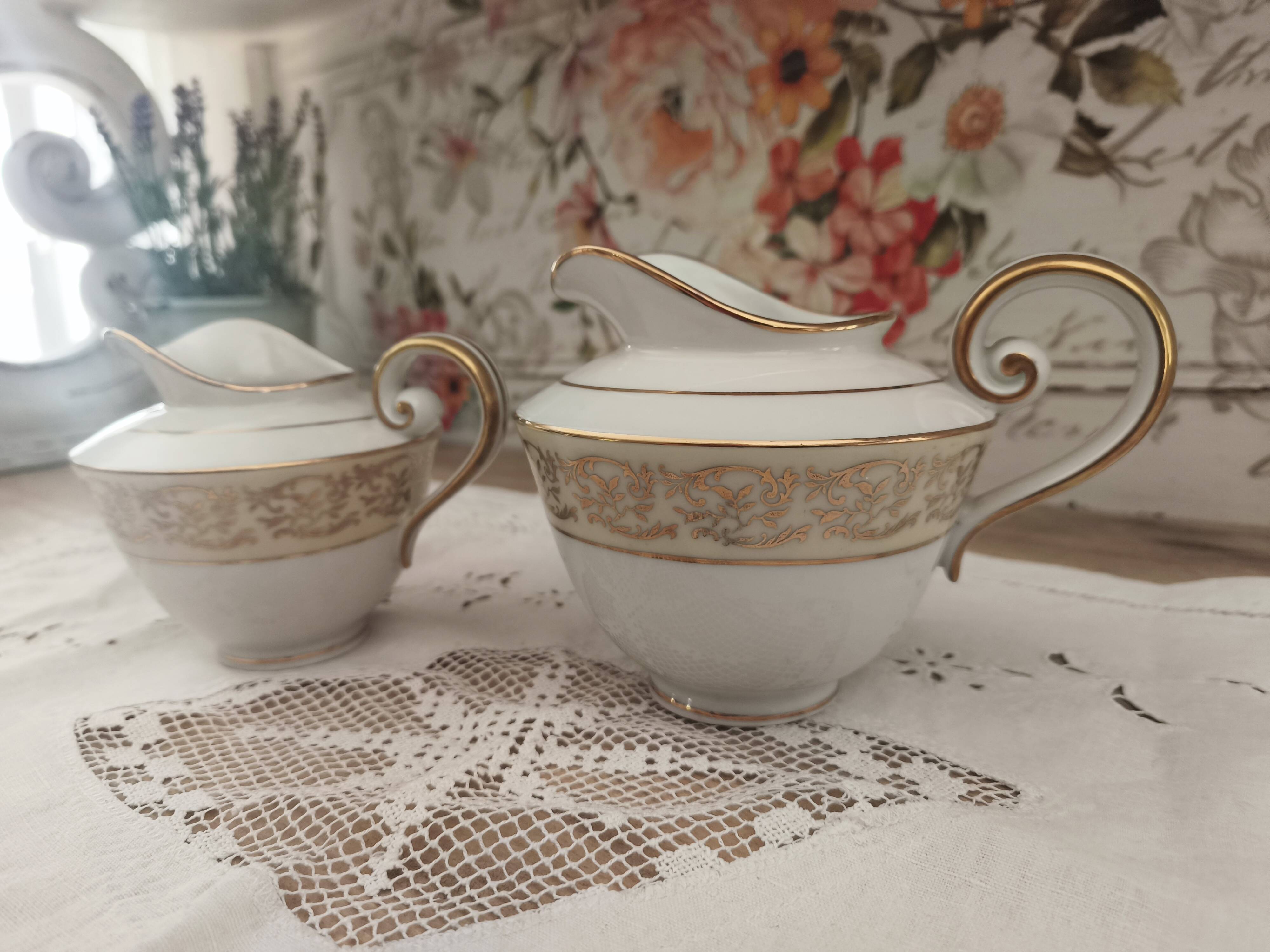 Ensemble pot à lait et crémier en porcelaine de Limoges