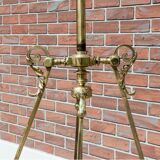 Grand lustre en laiton, Europe occidentale, milieu du XXe siècle.