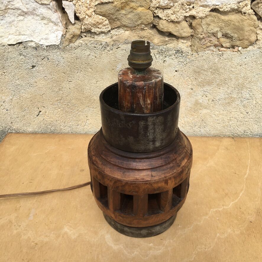 Vintage cart hub lamp foot