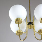 Lustre en laiton et verre opalin du milieu du siècle