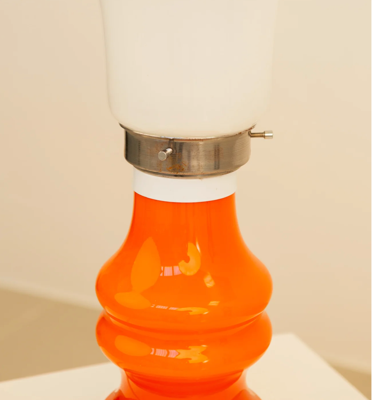 Lampe italienne orange & verre opaque 70's