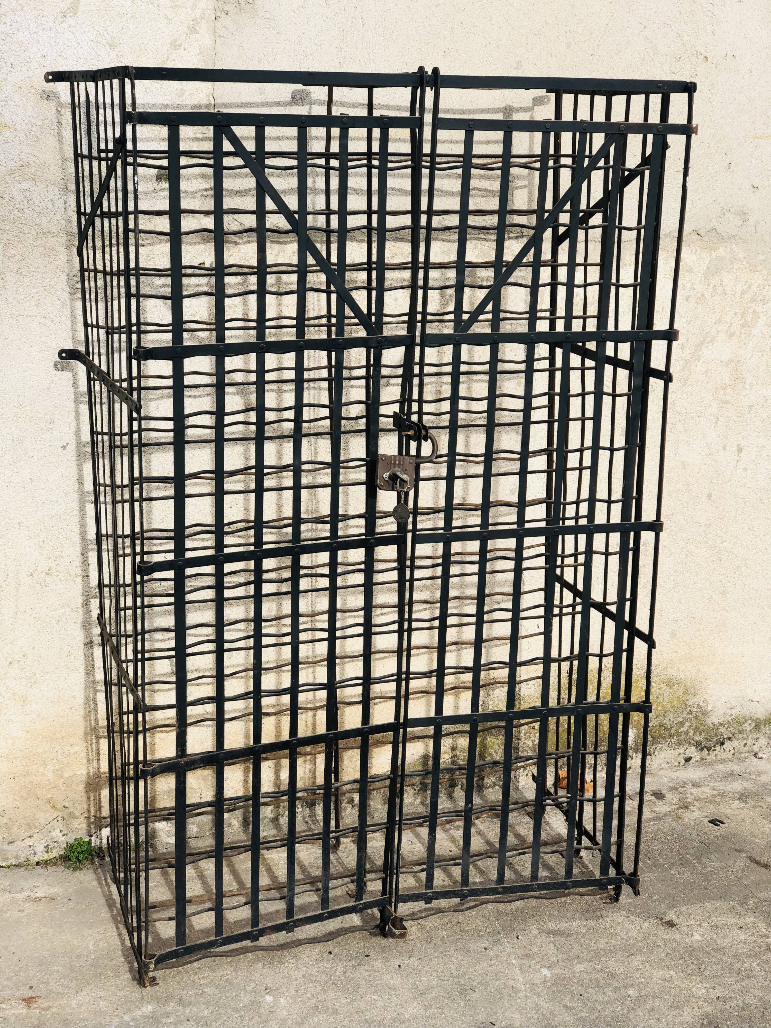 Wine cellar of 300 bottles