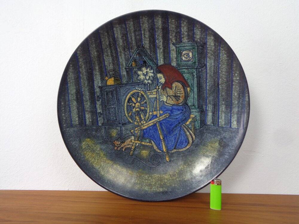 Large Danish studio ceramic bowl by Marianne Starck for Michael Andersen, Denmark, 1960s.