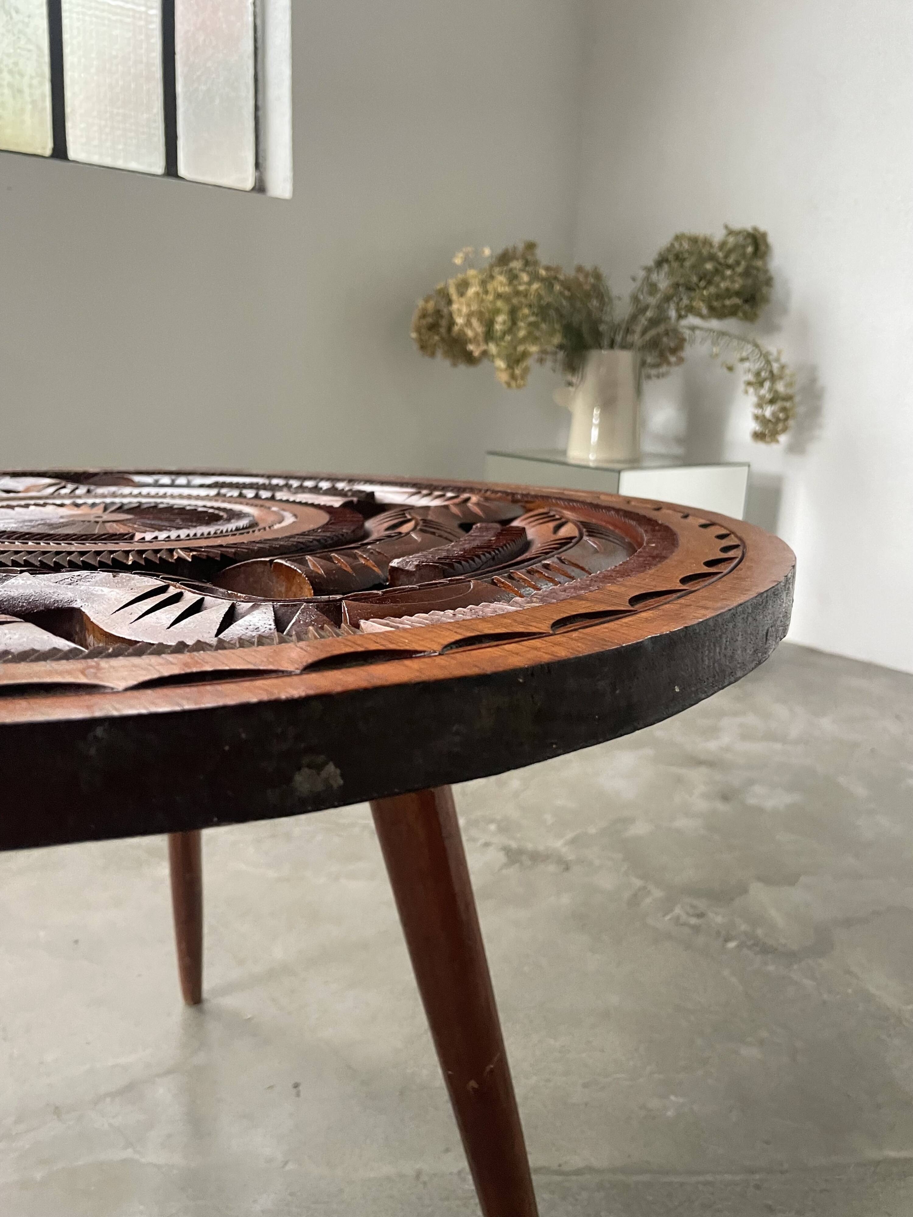 60s tripod coffee table in chiseled wood