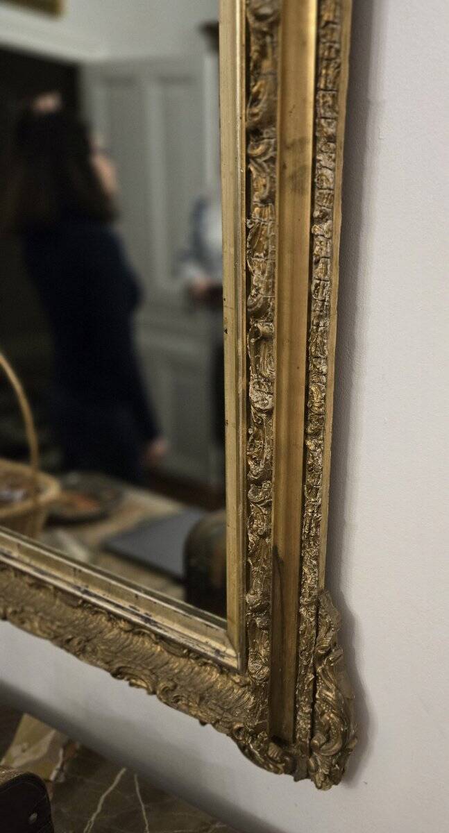 Large antique mirror from the Napoléon III era, finely carved and gilded with gold leaf.