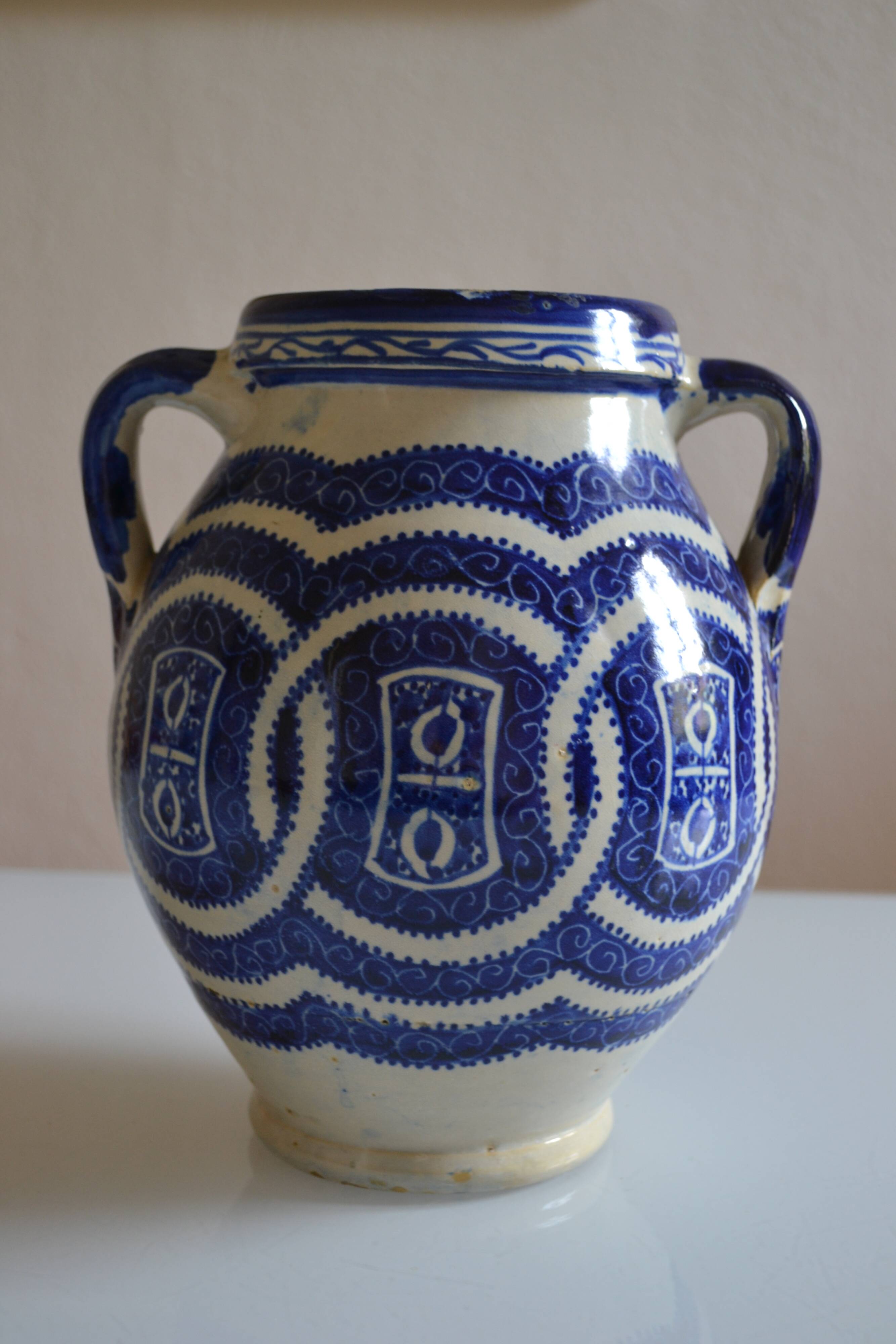 Large vase from the Serghini workshop, ancient Moroccan ceramics, first half of the 20th century.