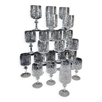 22 vintage glasses in chiseled crystal