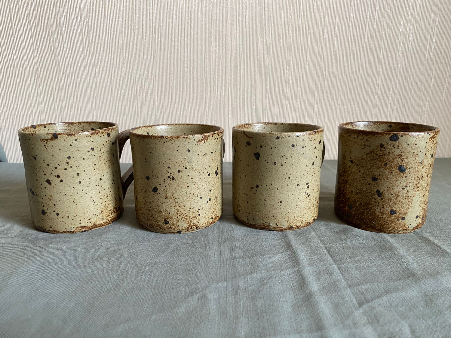 Set of 4 stoneware mugs