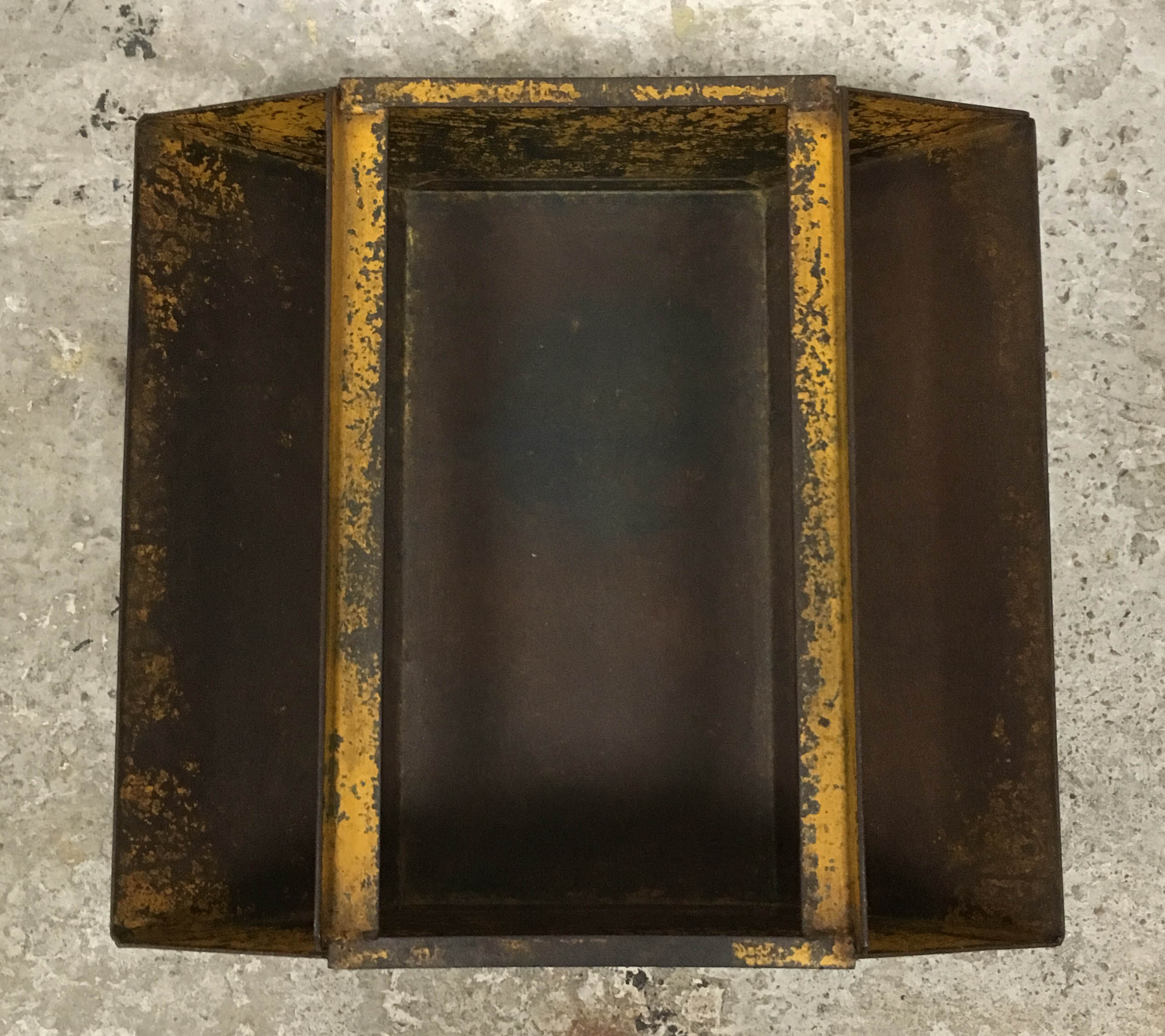 Double beak yellow steel tray