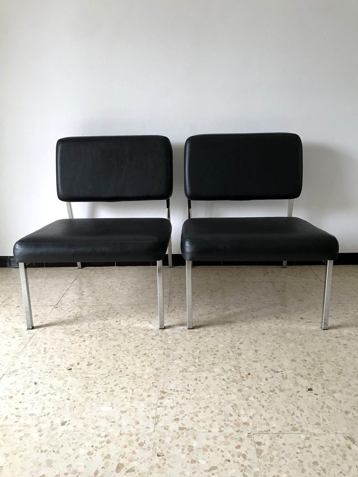 2 vintage chrome and skaï 70s chairs