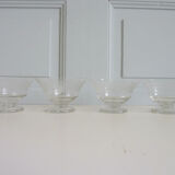 9 verres anciens gravés à décor de feuilles