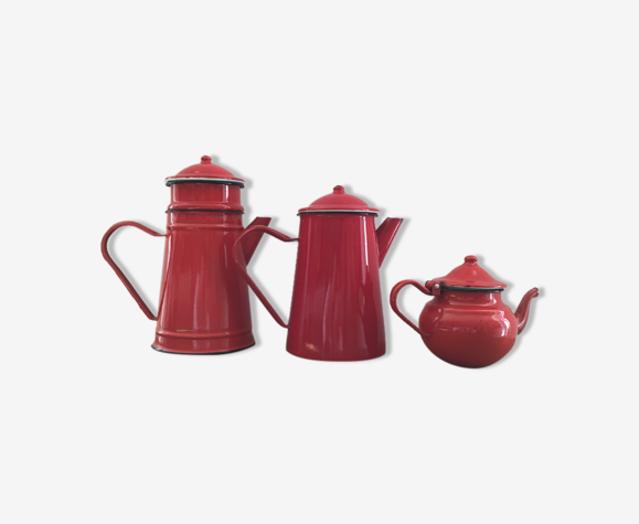 Red enamelled dish lot