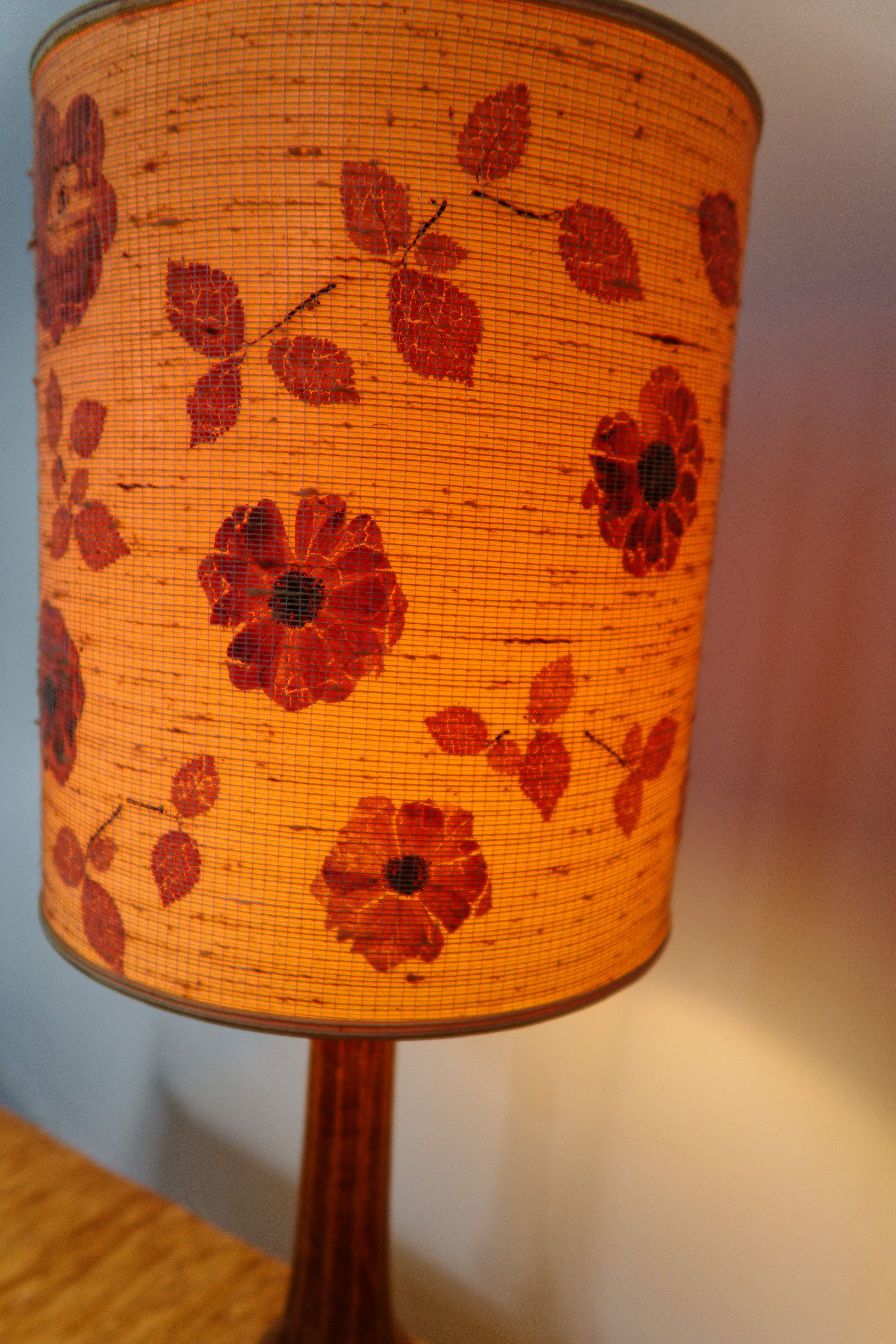 Table lamp vintage lampshade woven flowers