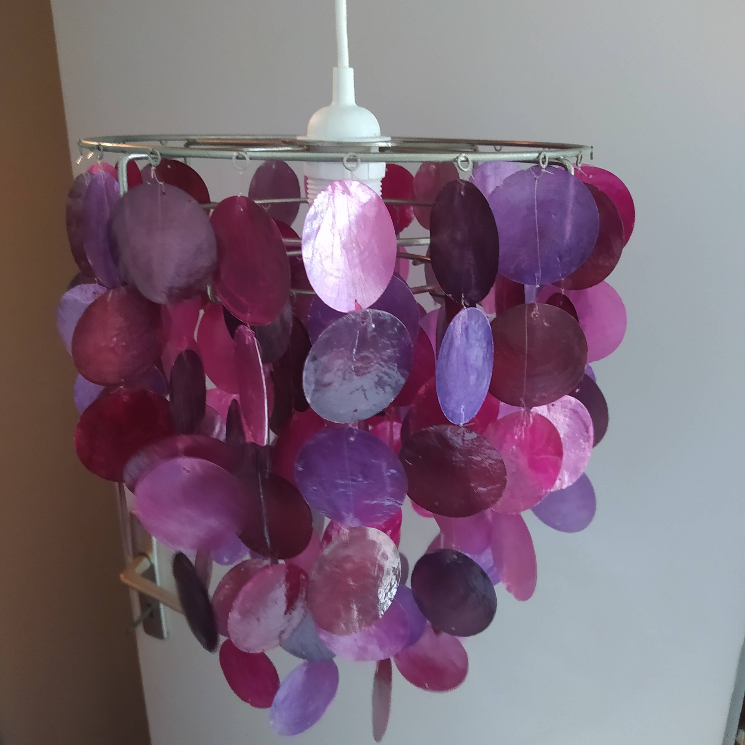 Suspension en nacre violette, 1970