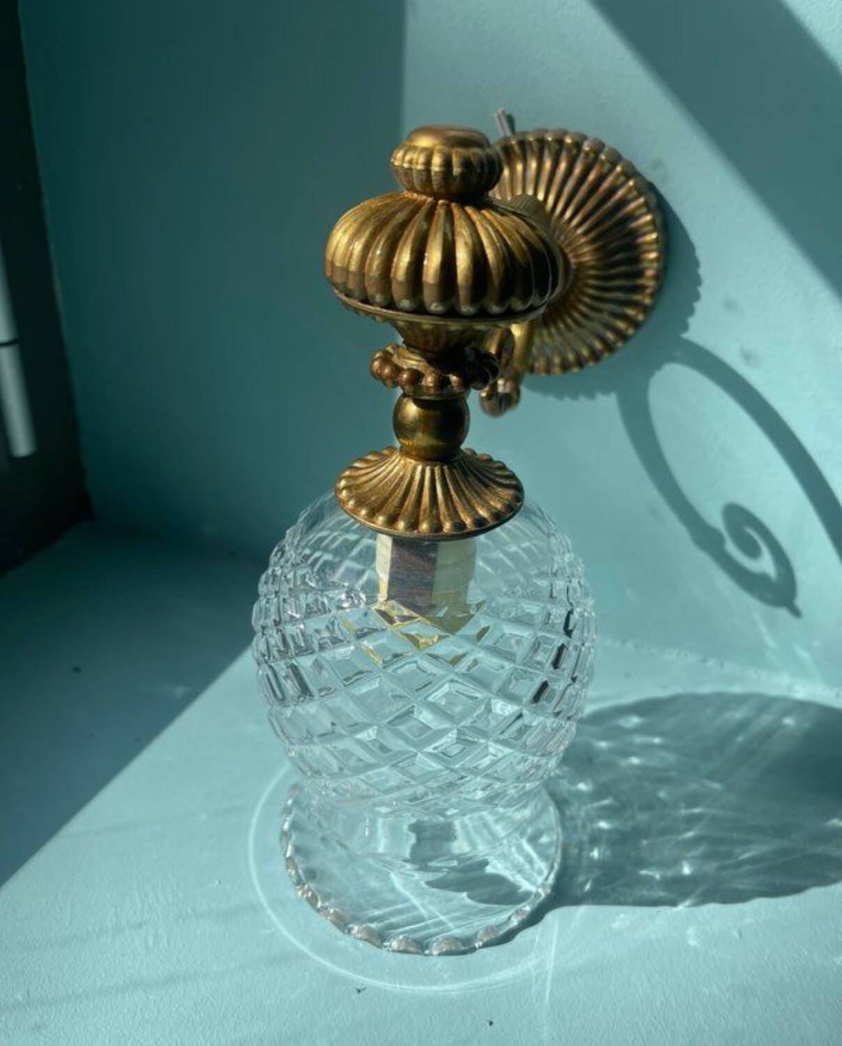Applique en cuivre et verre ciselé