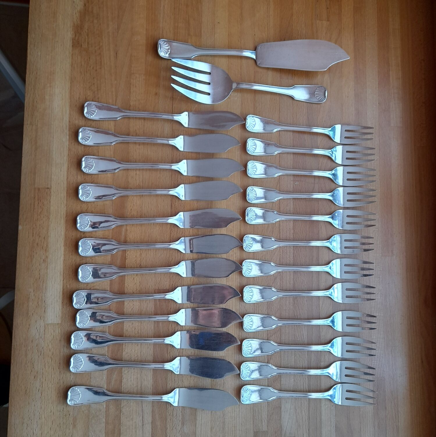 26-piece silver-plated fish set and serving cutlery