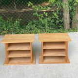 Paire de meubles vinyles, chevets scandinaves en bois massif