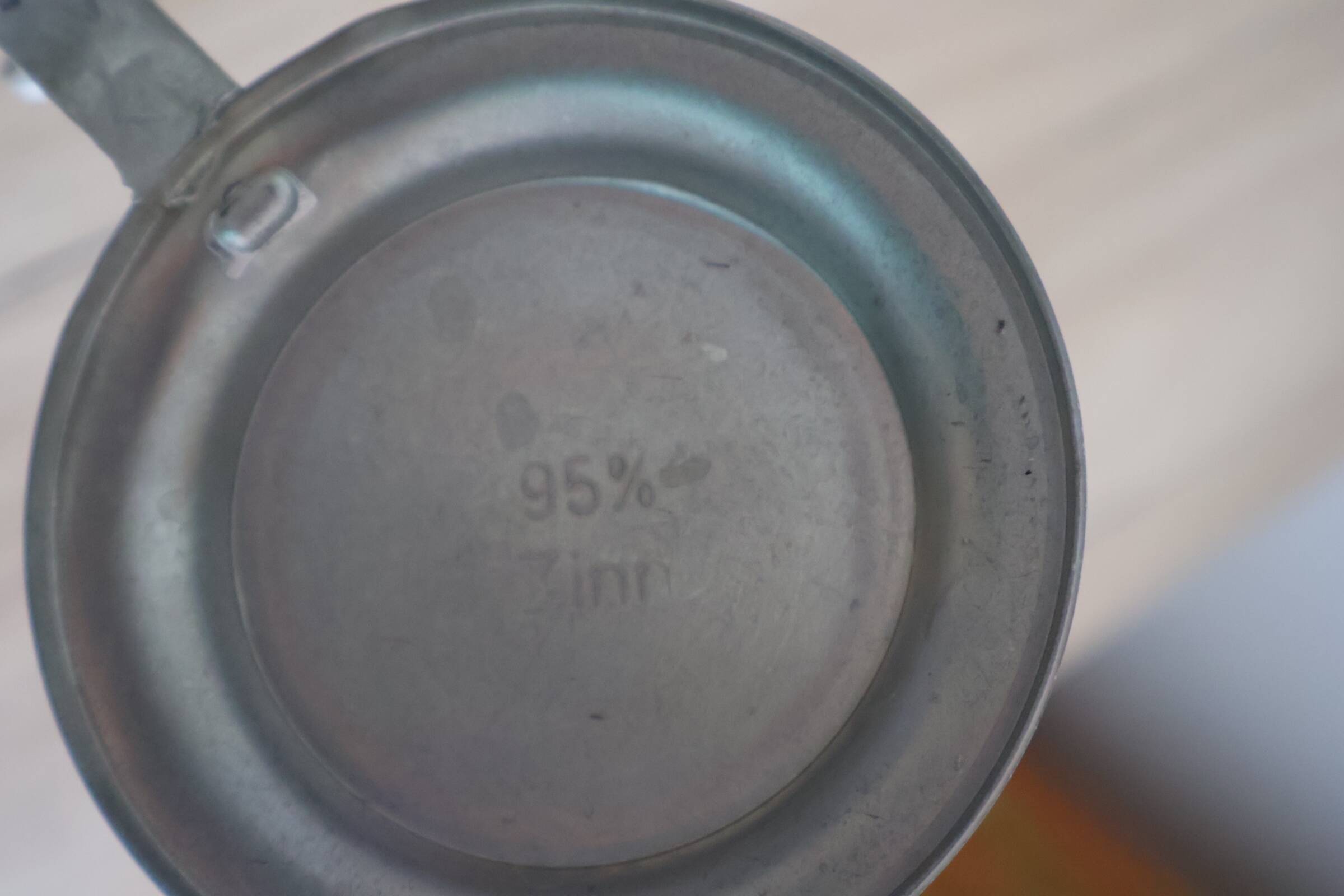 Beer mug with tin lid