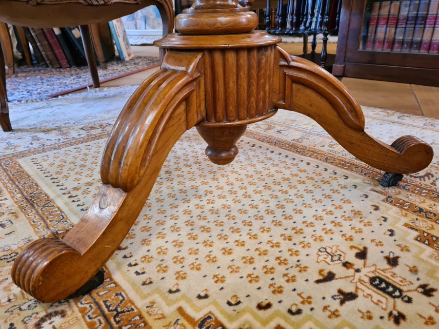 Side table pedestal table in fresne