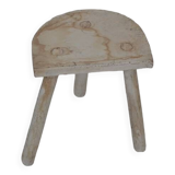 Half-moon tripod stool