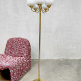 Lampadaire italien vintage en laiton verre opalin