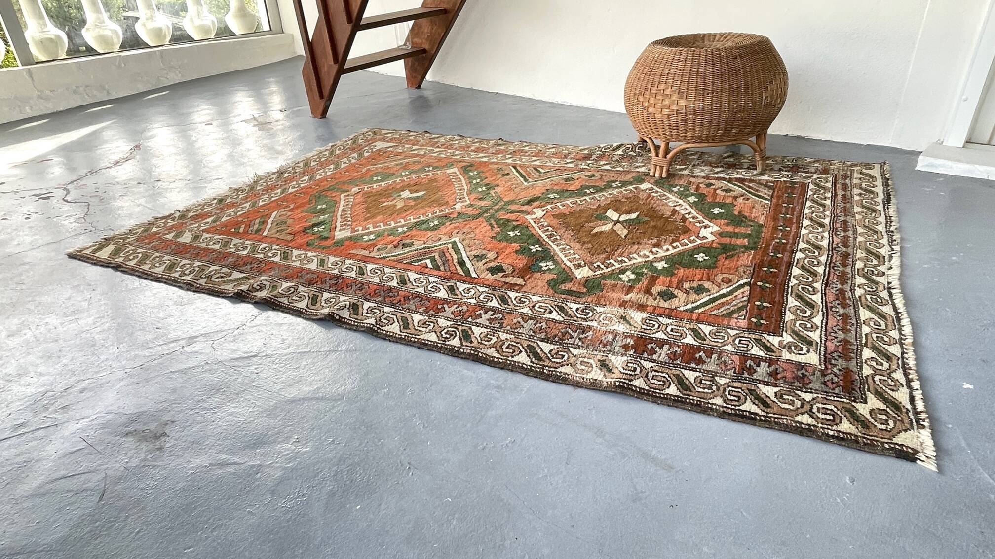 Vintage pure wool handcrafted oriental rug - 143cm x 208cm